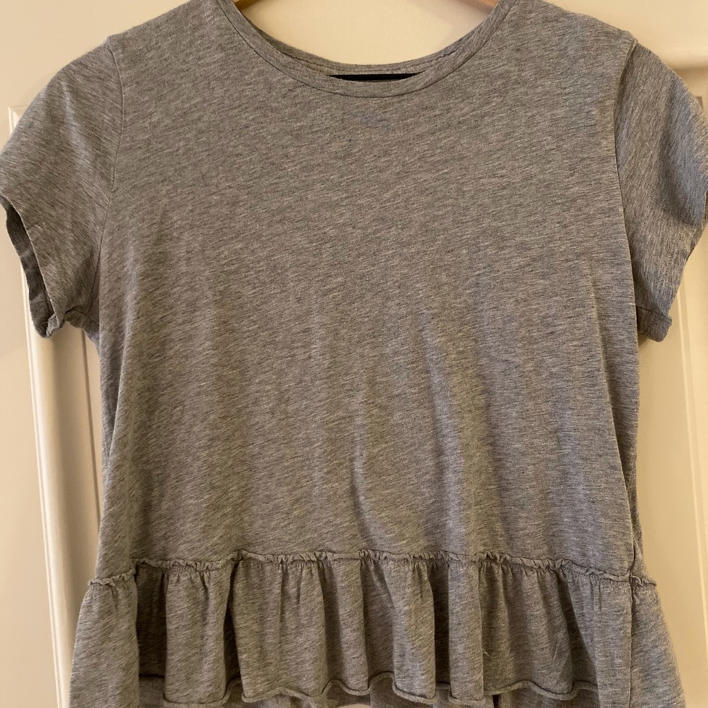 gray t-shirt